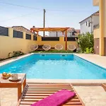 1 Bedroom Gorgeous In זאדאר