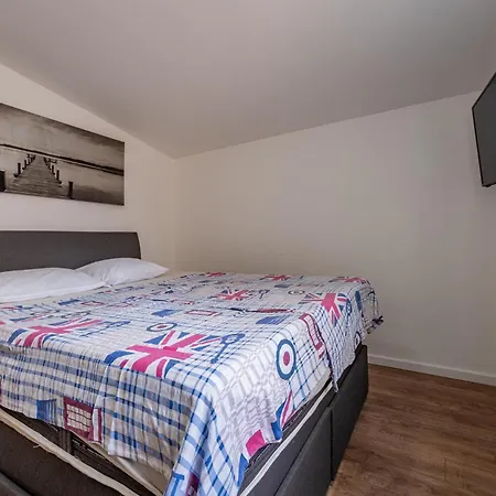 1 Bedroom Beautiful In *