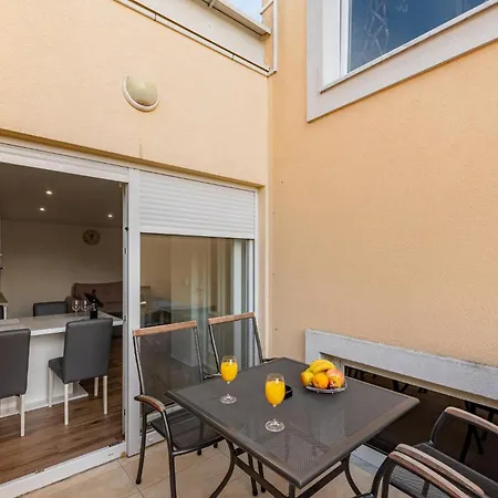 Apartment 1 Bedroom Beautiful In *