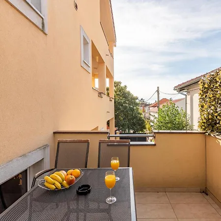 Apartment 1 Bedroom Beautiful In Zadar