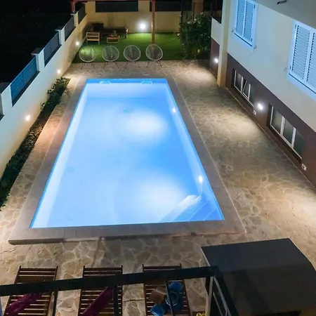1 Bedroom Beautiful In Apartment Zadar