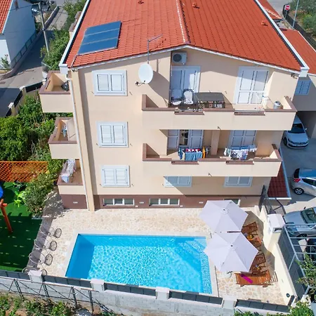 Apartment 1 Bedroom Beautiful In *
